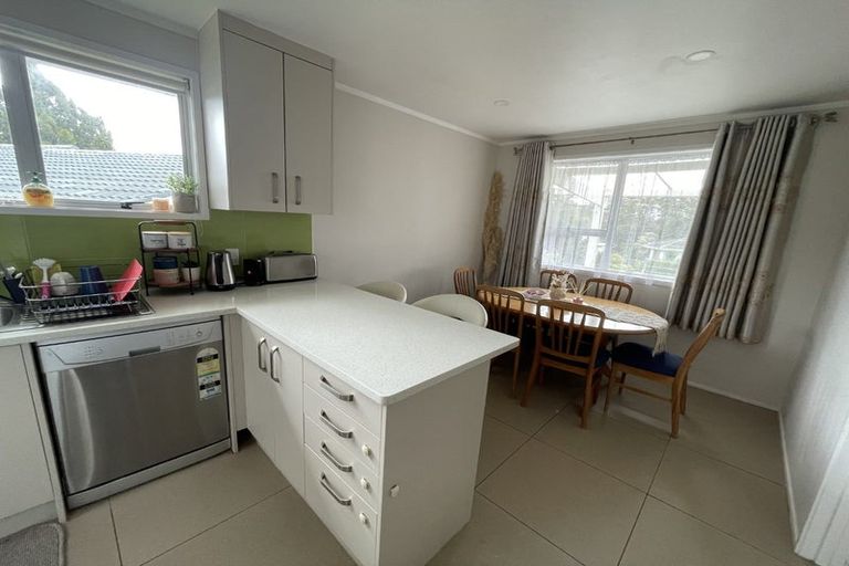 Photo of property in 24 Onedin Place, Titirangi, Auckland, 0604