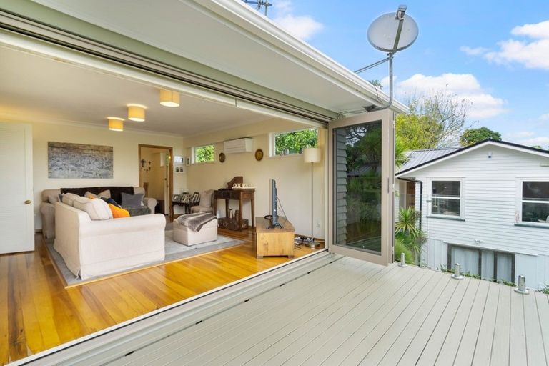 Photo of property in 1/15 Pemberton Avenue, Bayview, Auckland, 0629