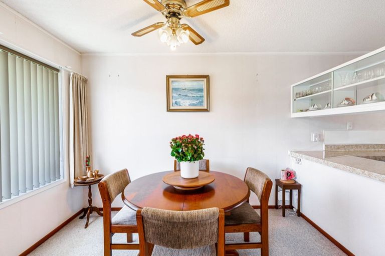 Photo of property in 2/33 Swanson Road, Henderson, Auckland, 0610