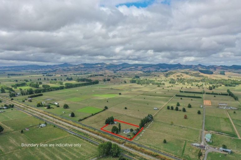 Photo of property in 272 Canal Road West, Waitakaruru, Thames, 3576