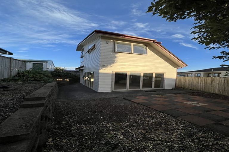 Photo of property in 14 Binda Place, Botany Downs, Auckland, 2010