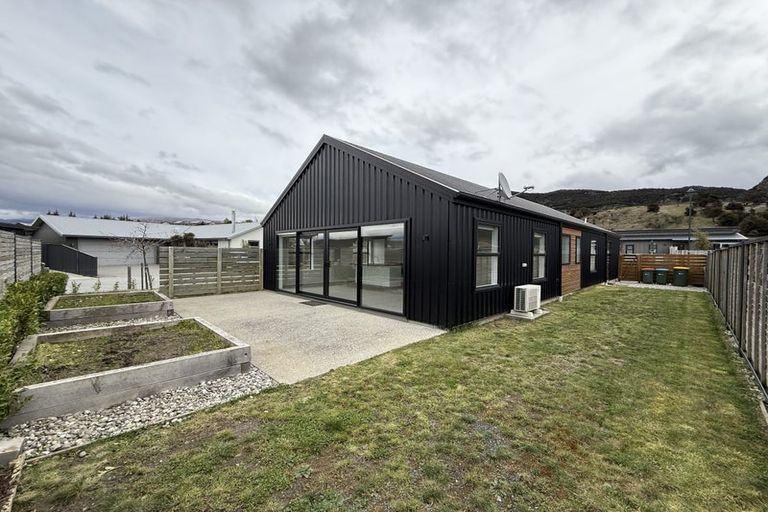 Photo of property in 46 Marbleleaf Lane, Albert Town, Wanaka, 9305