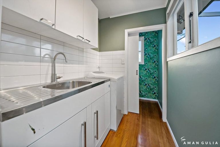 Photo of property in 29 Amberley Avenue, Te Atatu South, Auckland, 0610