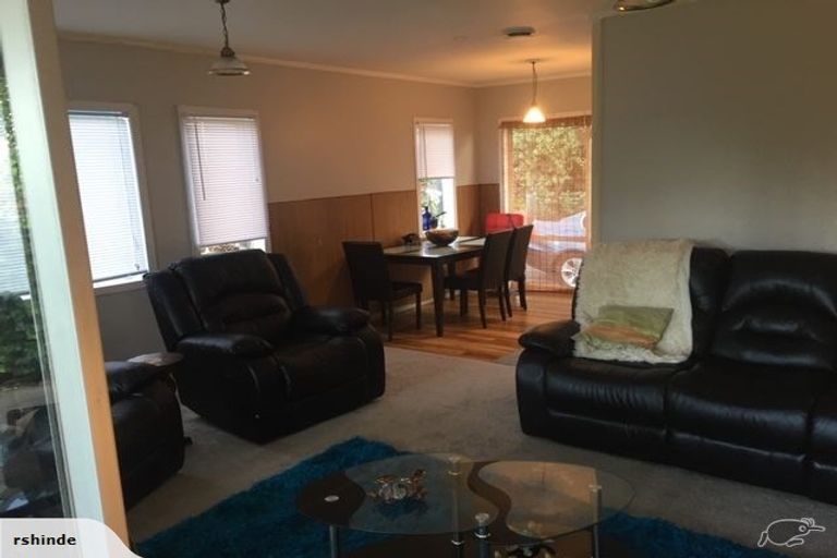 Photo of property in 1/4 Kaurilands Road, Titirangi, Auckland, 0604