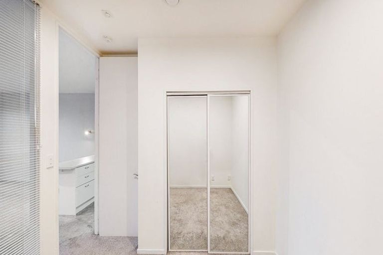 Photo of property in Stadium Garden Flats, 311/107 Thorndon Quay, Pipitea, Wellington, 6011