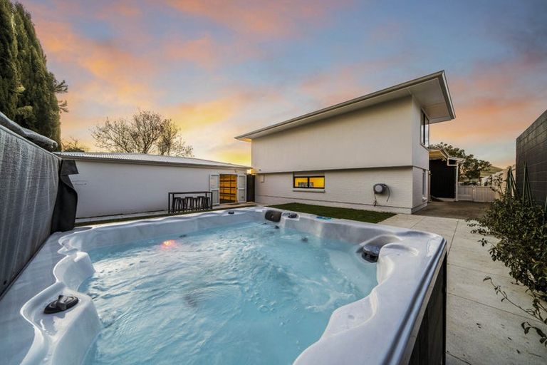 Photo of property in 23 Birkenhead Street, Avonhead, Christchurch, 8042