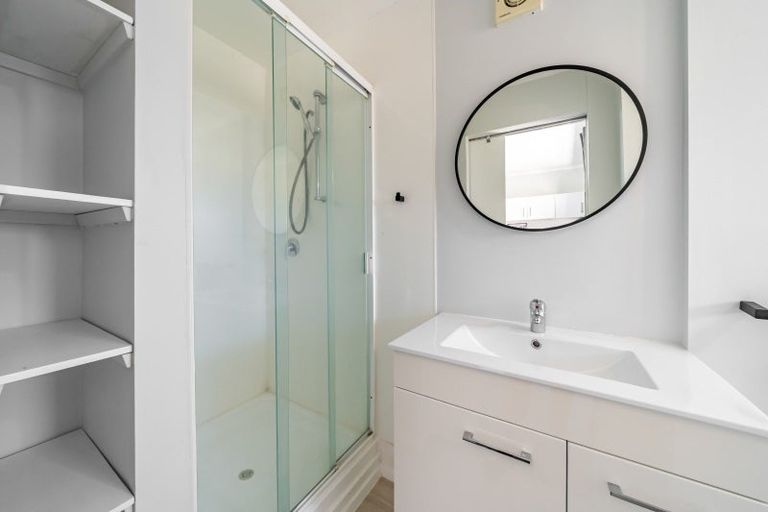 Photo of property in 2 Oaklands Grove, Clouston Park, Upper Hutt, 5018