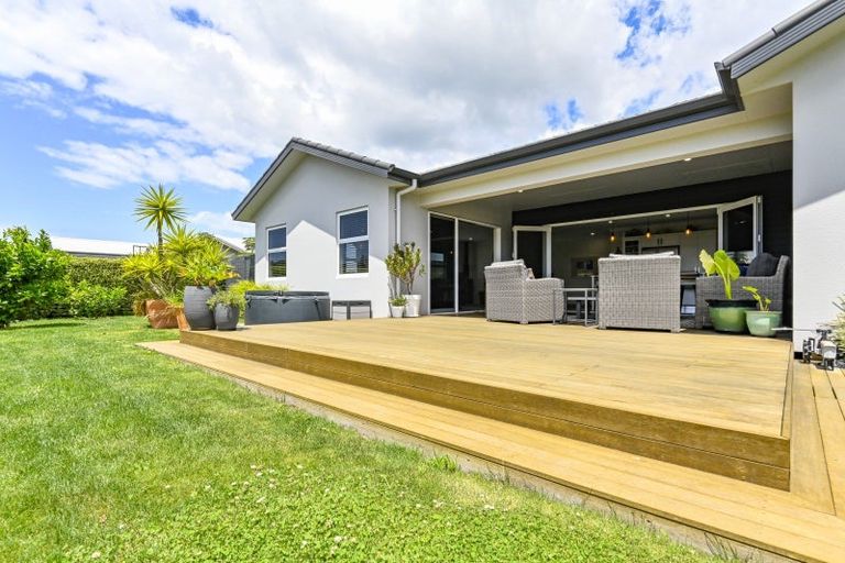 Photo of property in 4 Young Place, Taradale, Napier, 4112