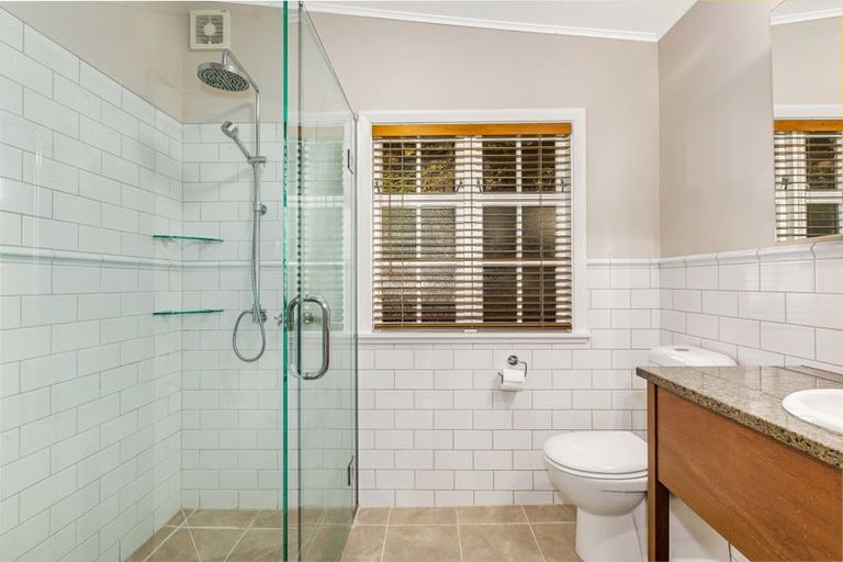 Photo of property in 10 Kowhai Street, Eastbourne, Lower Hutt, 5013