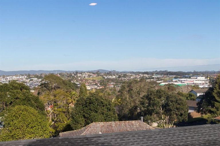 Photo of property in 7a Woodhouse Place, West Harbour, Auckland, 0618