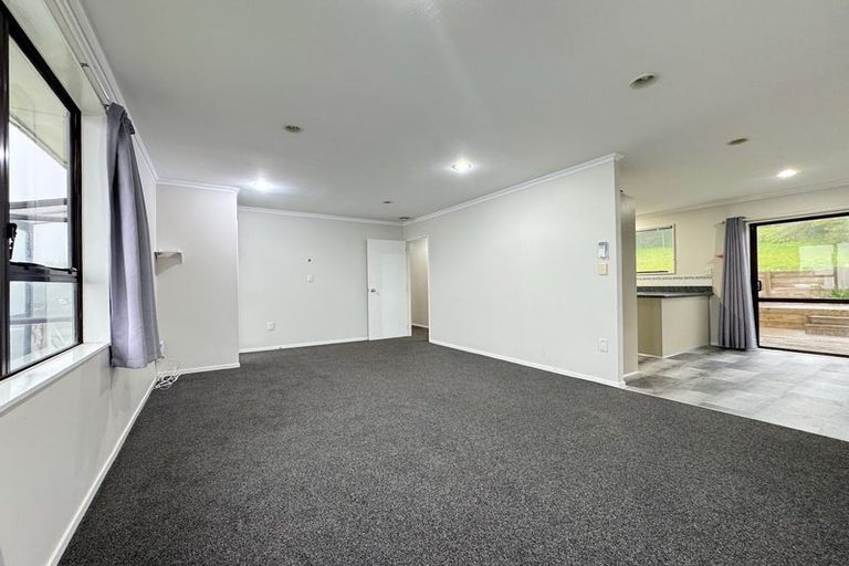 Photo of property in 15 Rice Crescent, Newlands, Wellington, 6037