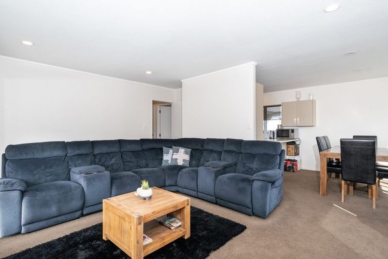Photo of property in 8b Ascot Avenue, Henderson, Auckland, 0610