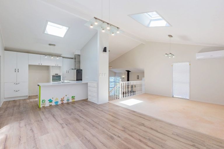 Photo of property in 5 Noeleen Street, Glenfield, Auckland, 0629