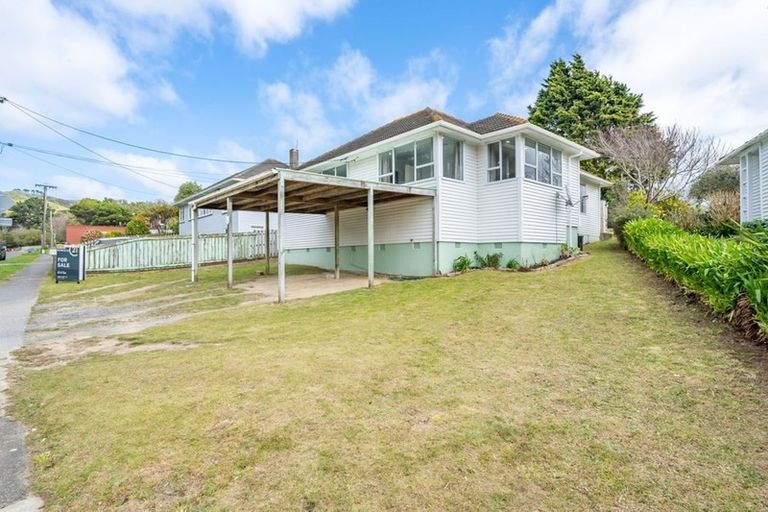 Photo of property in 12 Mexted Crescent, Ranui, Porirua, 5024