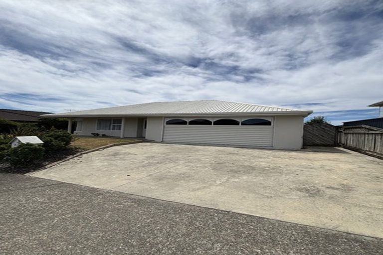 Photo of property in 6 Stead Crescent, Stoke, Nelson, 7011