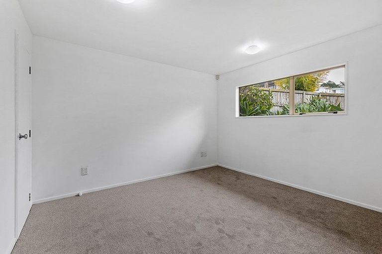 Photo of property in 49 Bronzewing Terrace, Unsworth Heights, Auckland, 0632