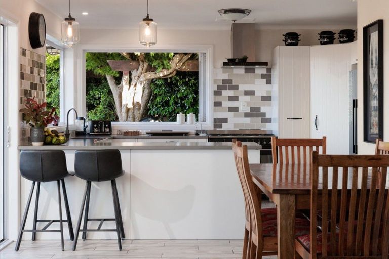 Photo of property in 156 Hinewa Road, Otumoetai, Tauranga, 3110