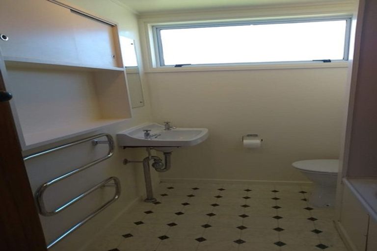 Photo of property in Lynbrae Court Flats, 17/4 Dr Taylor Terrace, Johnsonville, Wellington, 6037