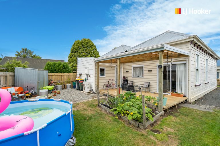 Photo of property in 17 Wesley Street, South Dunedin, Dunedin, 9012