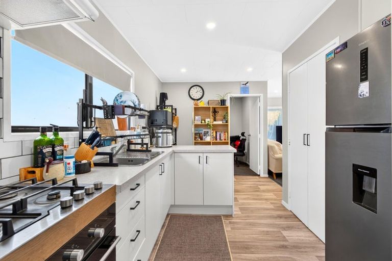 Photo of property in 3 Huruhuru Road, Massey, Auckland, 0614
