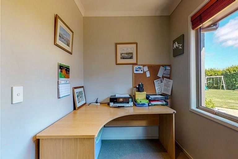 Photo of property in 63 Loch Views Road, Acacia Bay, Taupo, 3385