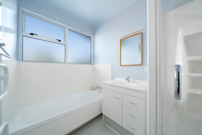 Photo of property in 2 Windermeer Grove, Churton Park, Wellington, 6037