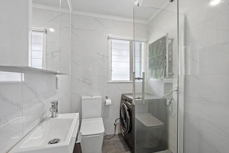 Photo of property in 1/56a Taharoto Road, Takapuna, Auckland, 0622