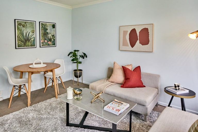 Photo of property in 2/4 Granville Street, Silverstream, Upper Hutt, 5019