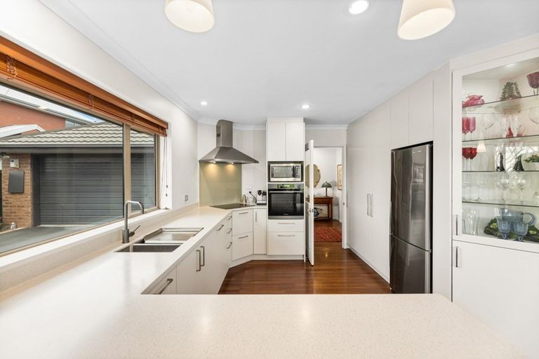 Photo of property in 92 Willowview Drive, Redwood, Christchurch, 8051