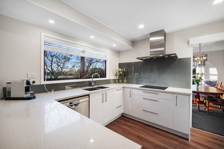 Photo of property in 21 St Annes Crescent, Wattle Downs, Auckland, 2103