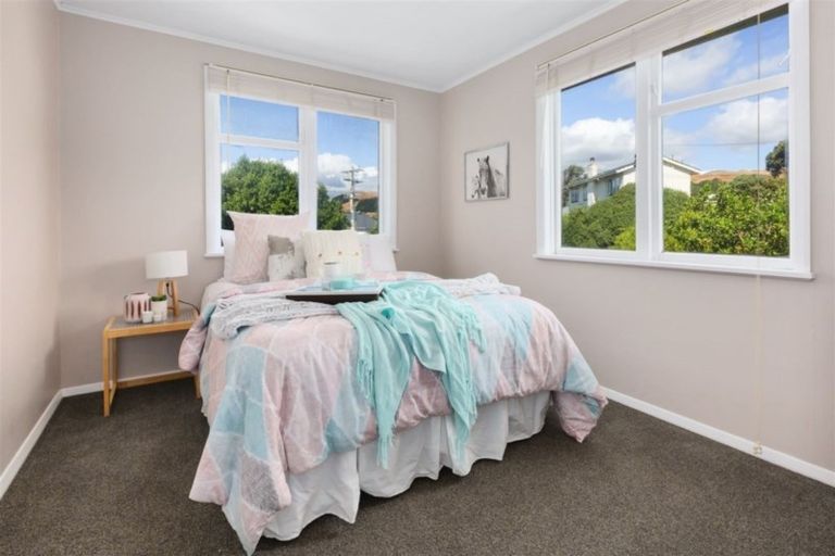 Photo of property in 2 Bedford Street, Cannons Creek, Porirua, 5024