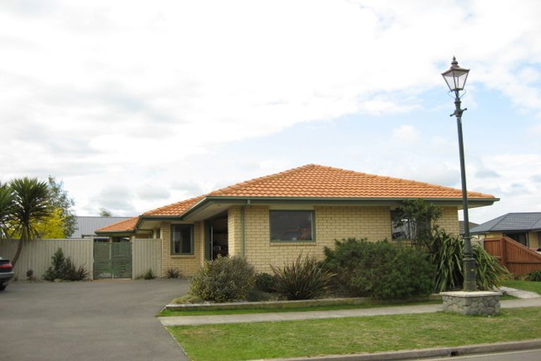 Photo of property in 5 Lowe Place, Rangiora, 7400