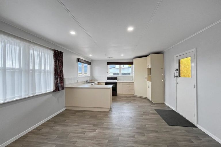 Photo of property in 5 Abraham Crescent, Milson, Palmerston North, 4414