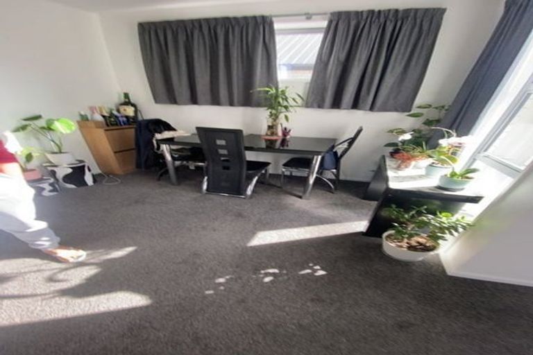 Photo of property in 2/28 Mortlake Street, Islington, Christchurch, 8042