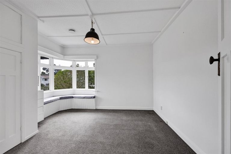 Photo of property in 65 Pioneer Road, Moturoa, New Plymouth, 4310
