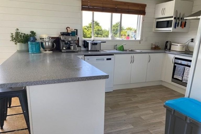 Photo of property in 22 Lakelands Road, Parua Bay, Onerahi, 0192