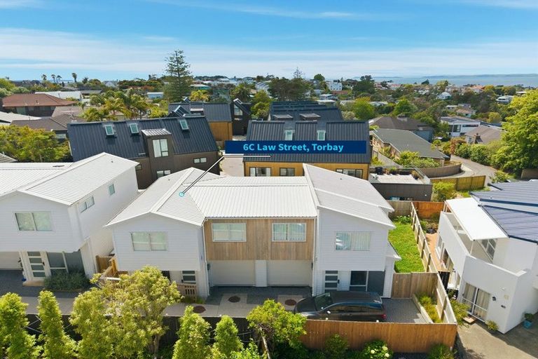 Photo of property in 6c Law Street, Torbay, Auckland, 0630