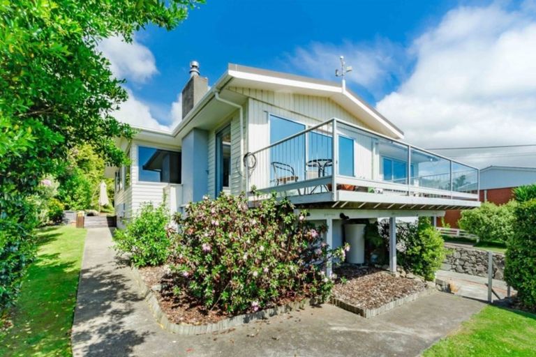 Photo of property in 93 Winara Avenue, Waikanae, 5036