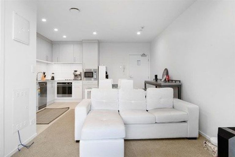 Photo of property in 208/6 Waikumete Road, Glen Eden, Auckland, 0602