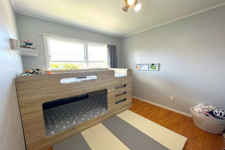 Photo of property in 1/86 Tirimoana Road, Te Atatu South, Auckland, 0602