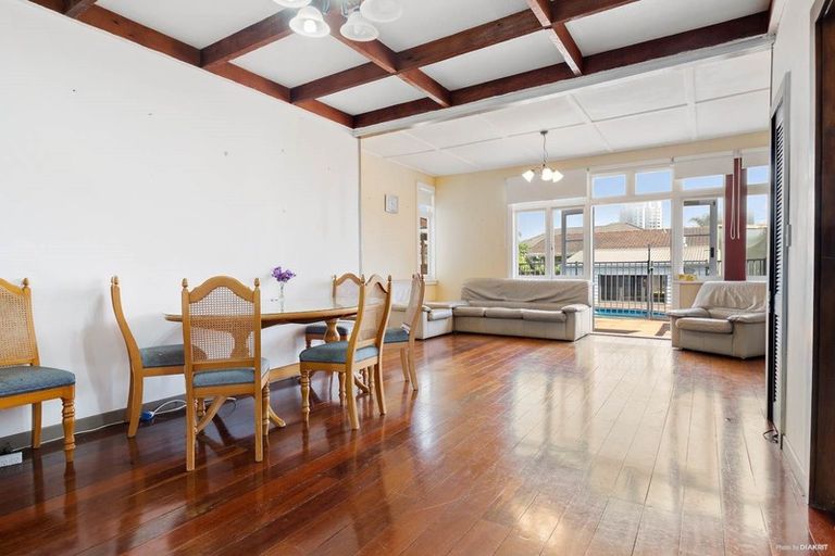 Photo of property in 7 Esmonde Road, Takapuna, Auckland, 0622