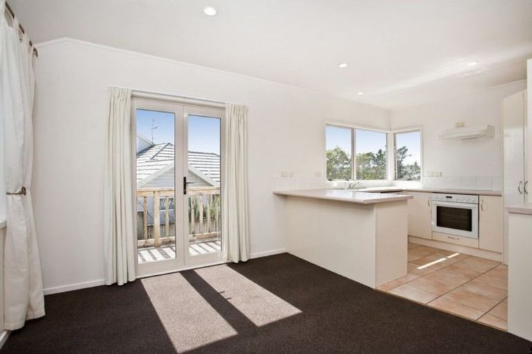 Photo of property in 2/48 Noeleen Street, Glenfield, Auckland, 0629