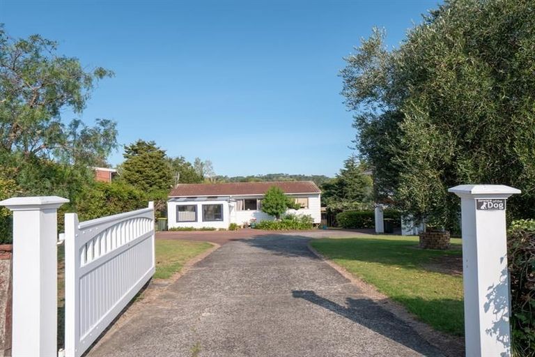 Photo of property in 17 School Road, Riverhead, 0820