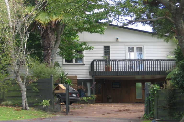 Photo of property in 177 Atkinson Road, Titirangi, Auckland, 0604