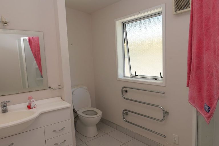 Photo of property in 45 Greenaway Road, Waikanae, 5036