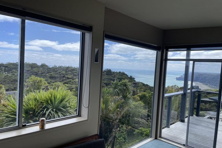 Photo of property in 16 Log Race Road, Piha, New Lynn, 0772