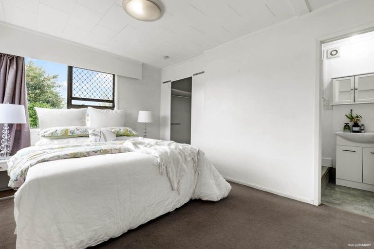 Photo of property in 63 La Trobe Street, Pakuranga Heights, Auckland, 2010