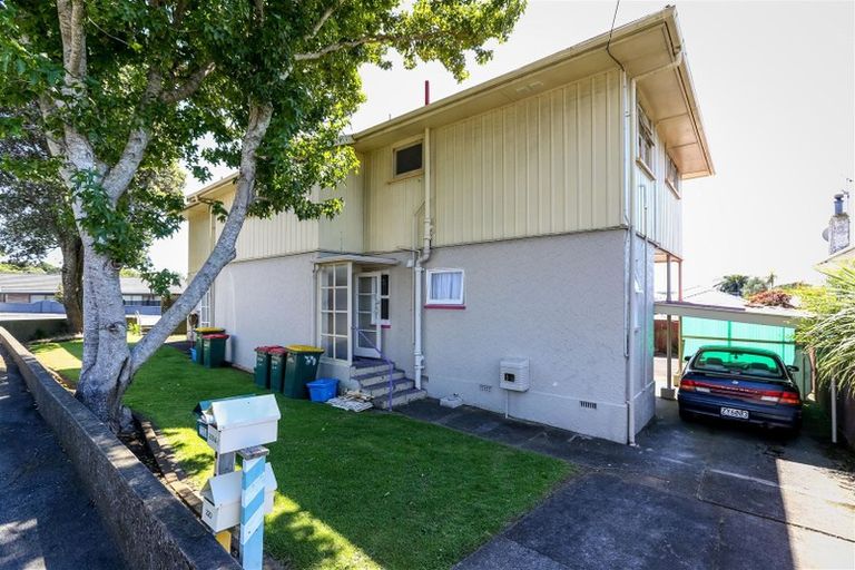 Photo of property in 220 Powderham Street, New Plymouth, 4310