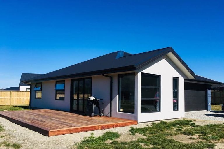 Photo of property in 13 Pennycook Place, Lake Hawea, 9382