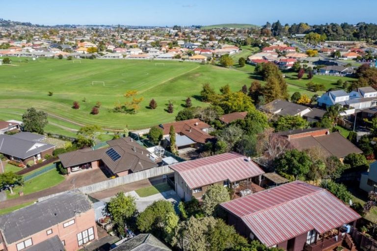 Photo of property in 1/15 Billabong Place, Botany Downs, Auckland, 2010